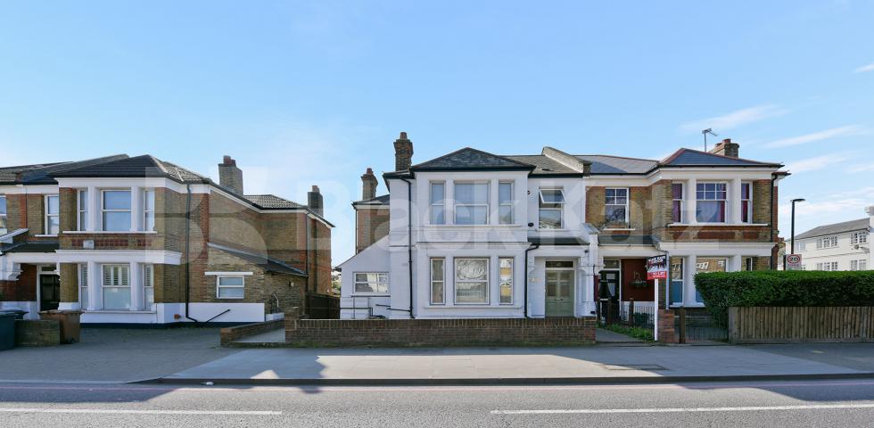 			UNDER OFFER, 2 Bedroom, 1 bath, 1 reception Ground Floor Flat			 Stanstead Road, Forrest Hill